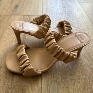Abercrombie nude heel sandals